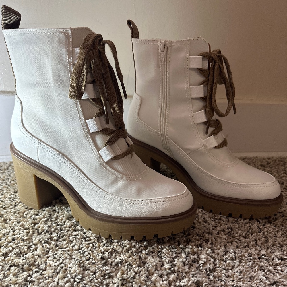 Target Glenda Universal Thread Boots